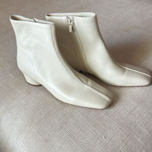 VINCE Ravenna White Leather Bootie Retro Vintage Look New  US 11